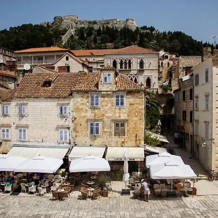 And Town Gate Hvar Apartman *